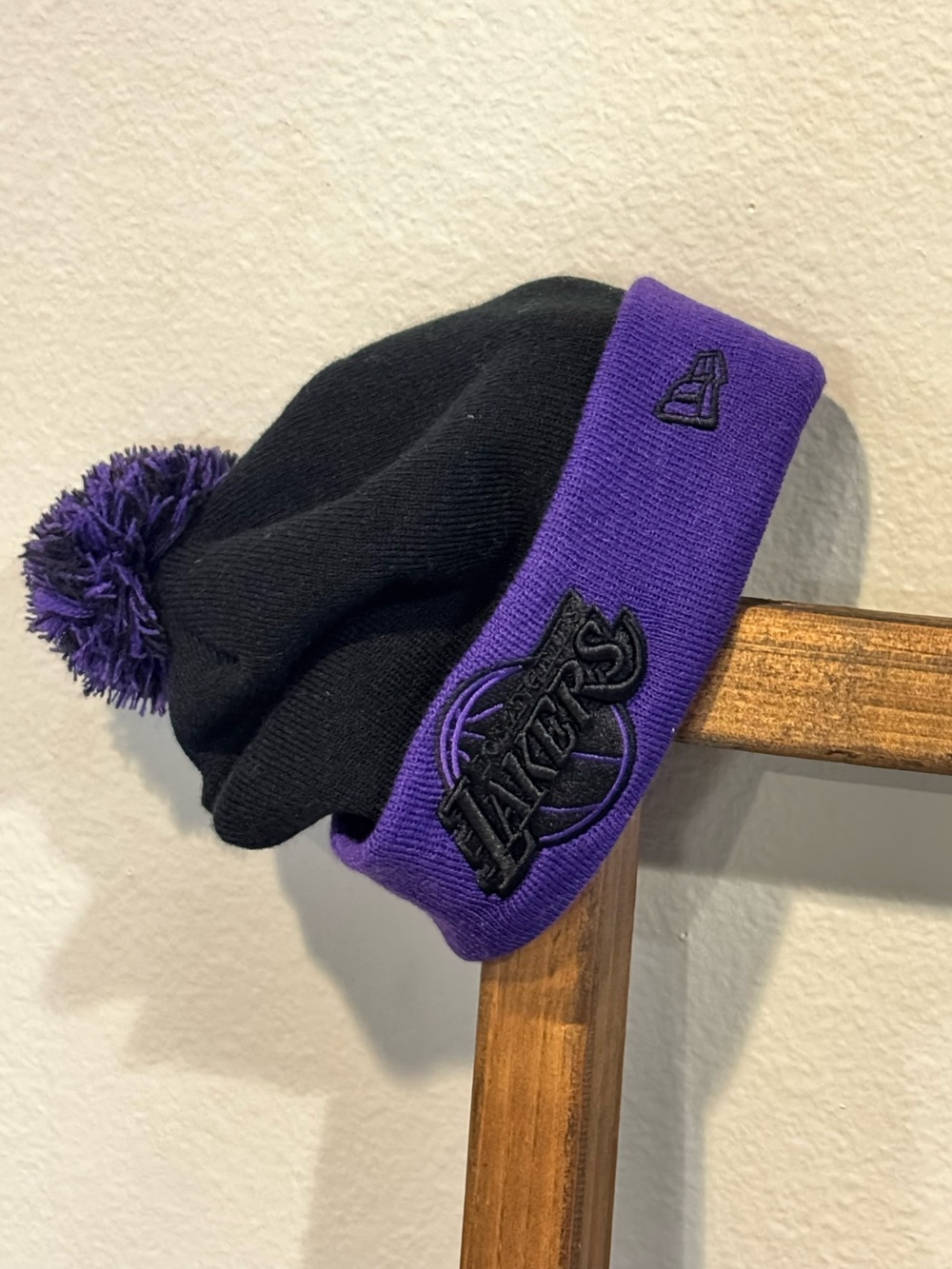 New Era Black & Purple Lakers Pom Beanie